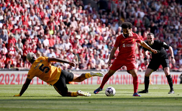 各界目光立 各界目光立